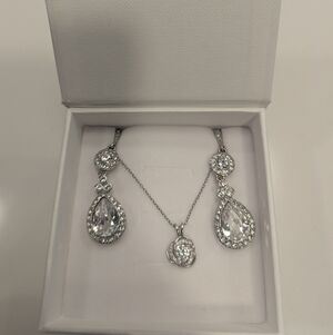 Silver Sparkly Wedding Prom Special Occasion Earrings And Necklace